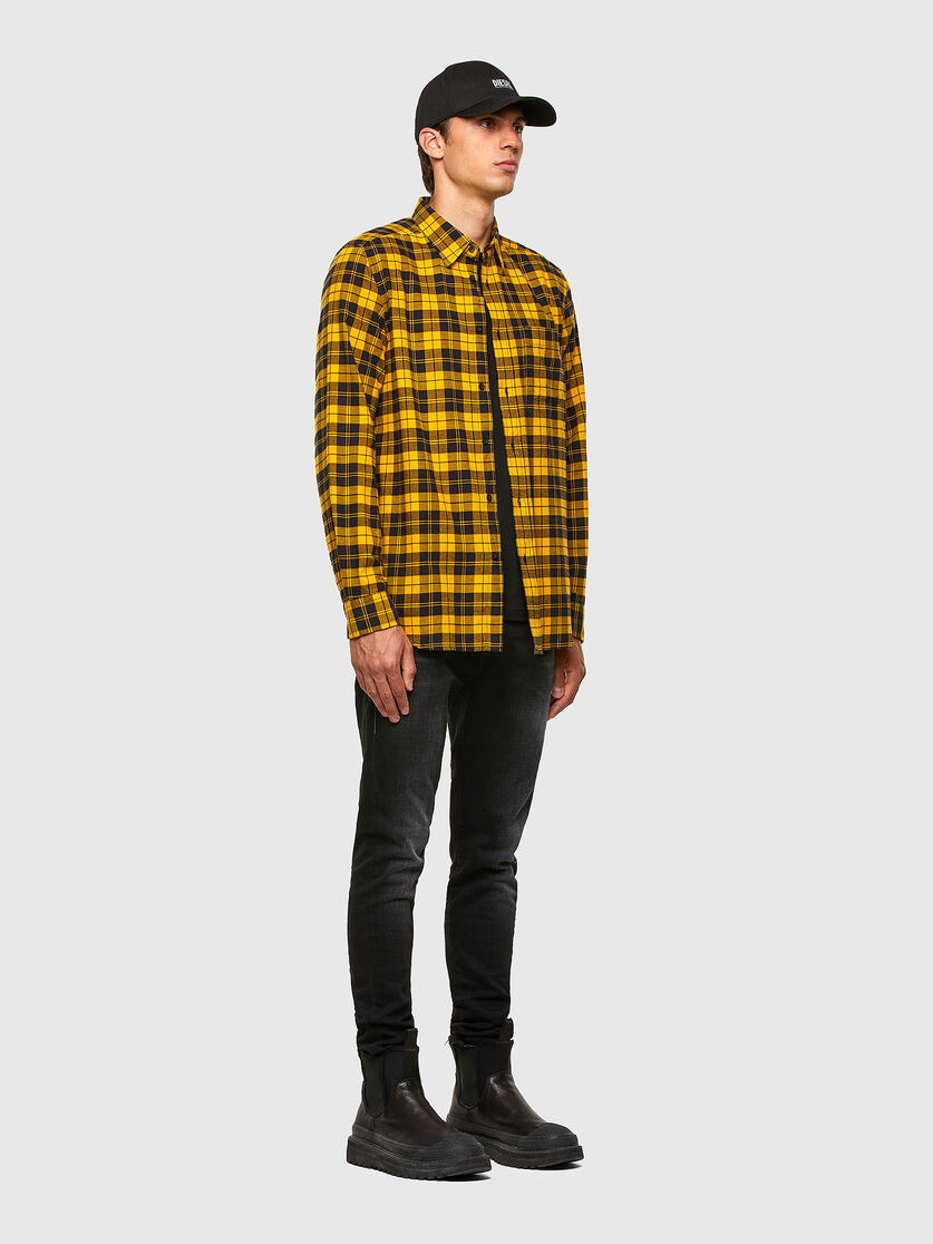 La chemise à carreaux 