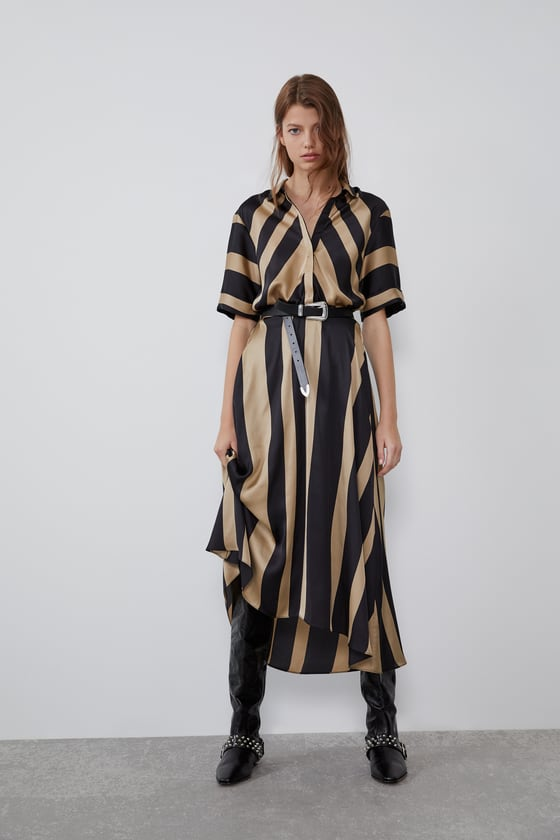 La robe satinée à rayures